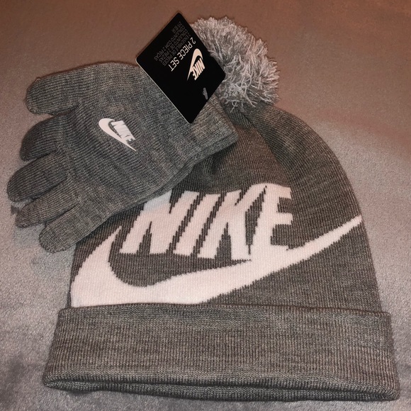 Nike Pom Knit Big Swoosh Beanie Glove 